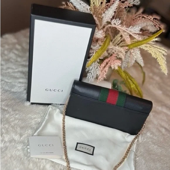 Gucci Black Leather Chain Bag - Picture 3 of 5